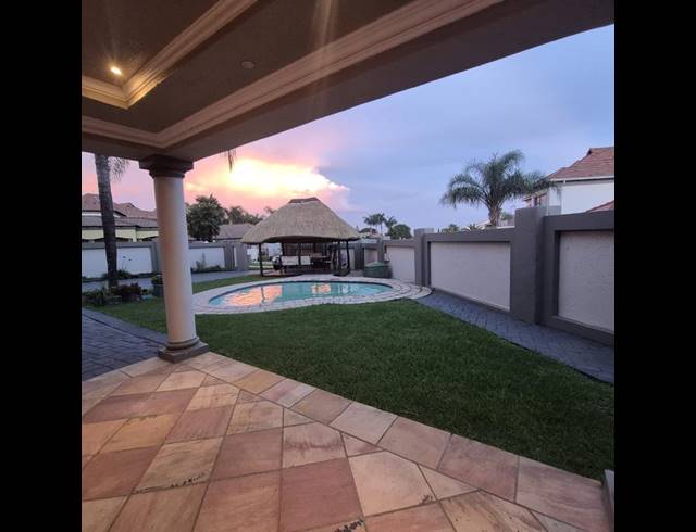 5 BEDROOM HOUSE FOR SALE IN RUIMSIG